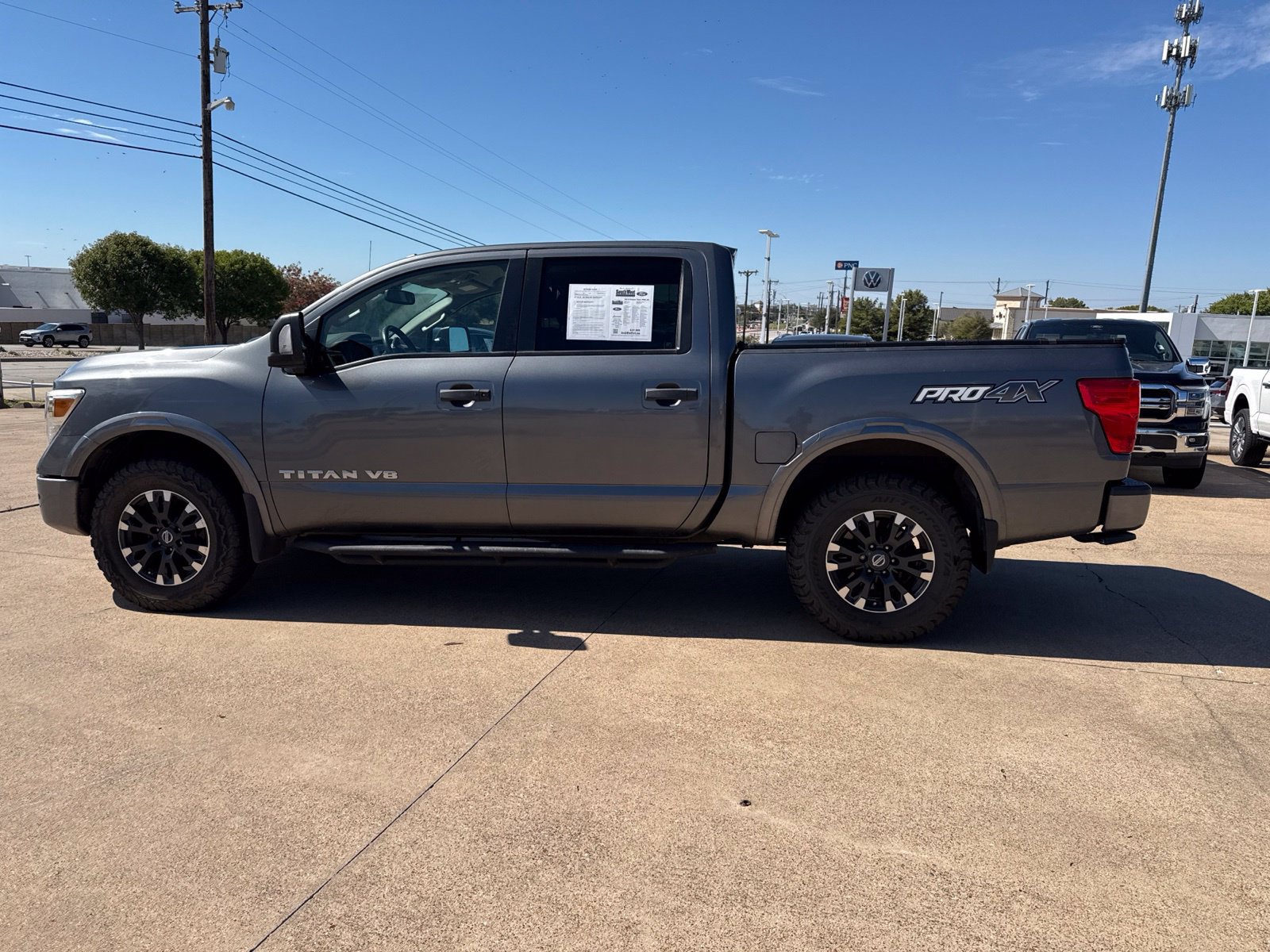 Used 2019 Nissan Titan PRO-4X w/ Pro-4x Convenience Package AWD/4WD image 4