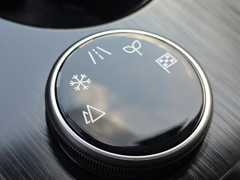 Used 2025 Nissan Rogue SV image 8