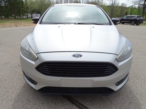 Used 2016 Ford Focus SE w/ Appearance Package w/ Equipment Group 201A FWD image 3