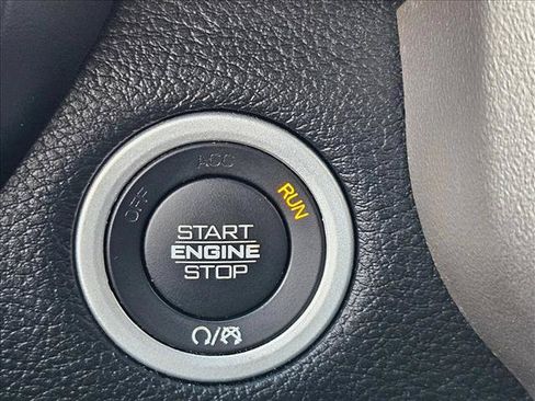 Used 2019 RAM 1500 Laramie AWD/4WD image 17