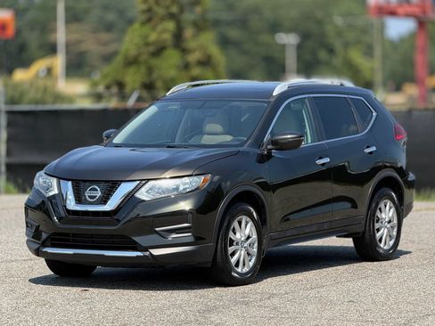 Used 2017 Nissan Rogue SV w/ Sun & Sound Touring Package AWD/4WD image 6