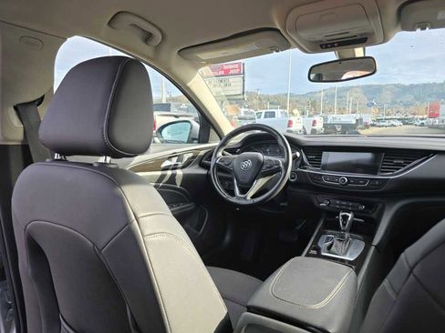 Used 2019 Buick Regal Preferred image 10