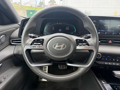 Used 2025 Hyundai Elantra Sport FWD image 21