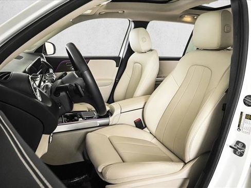 Used 2023 Mercedes-Benz GLB 250 4MATIC image 18