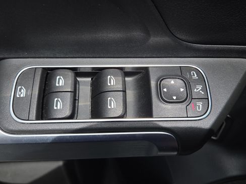 Certified 2022 Mercedes-Benz GLB 250 image 34