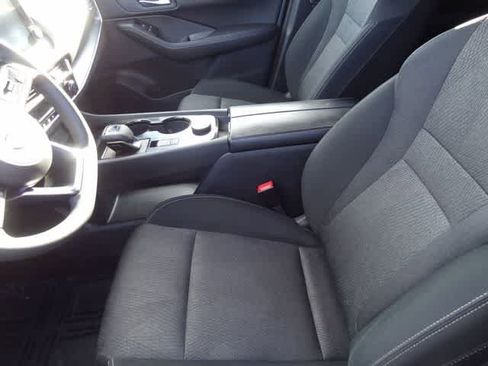 Used 2024 Nissan Rogue SV image 6