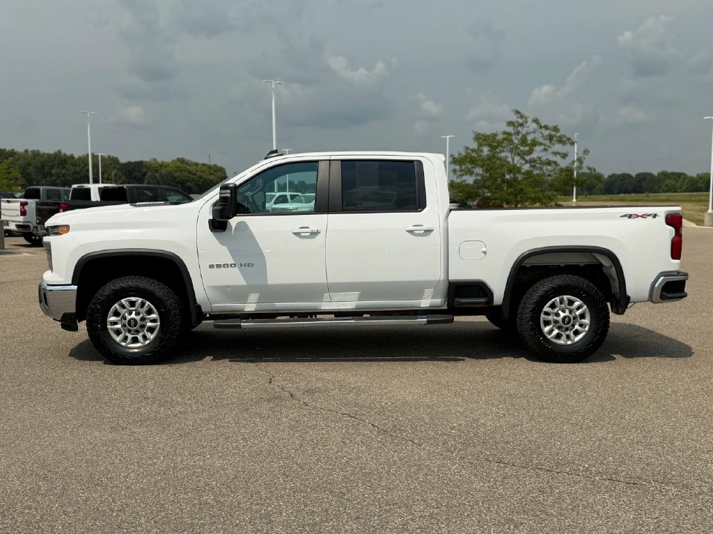Used 2025 Chevrolet Silverado 2500 LT w/ Convenience Package AWD/4WD image 11