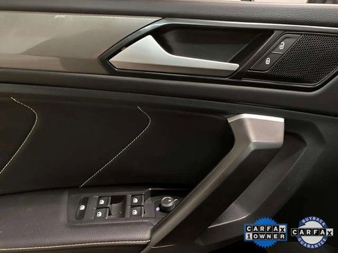 Used 2023 Volkswagen Tiguan SE w/ Panoramic Sunroof Package image 35