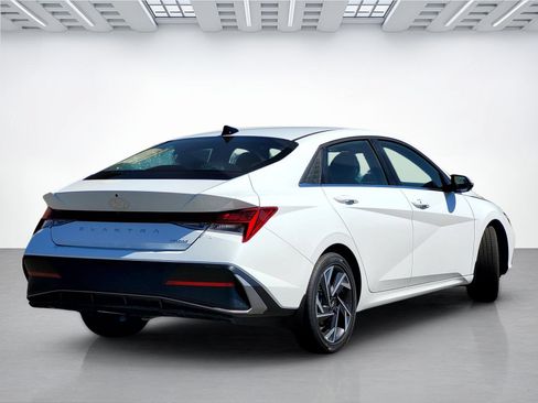 New 2026 Hyundai Elantra Limited FWD image 4