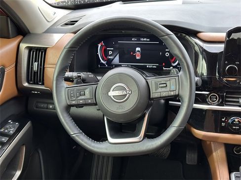 Certified 2024 Nissan Pathfinder Platinum w/ Black Appearance Package image 26