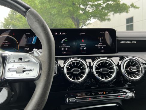 Used 2023 Mercedes-Benz CLA 35 AMG 4MATIC image 31