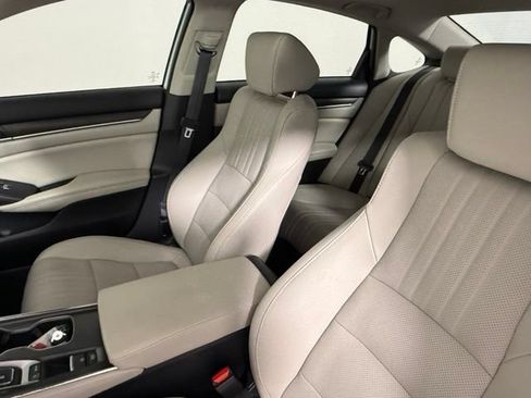 Used 2021 Honda Accord Touring image 29