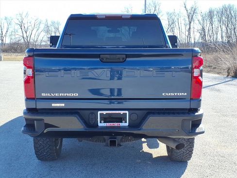 Used 2022 Chevrolet Silverado 2500 Custom w/ Custom Value Package image 5