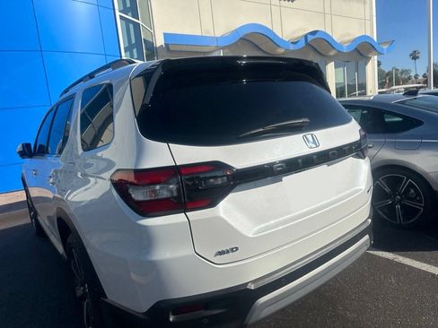Certified 2025 Honda Pilot Elite image 6