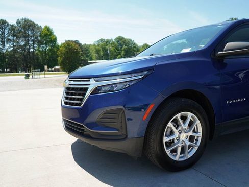 Used 2022 Chevrolet Equinox LS AWD/4WD image 17