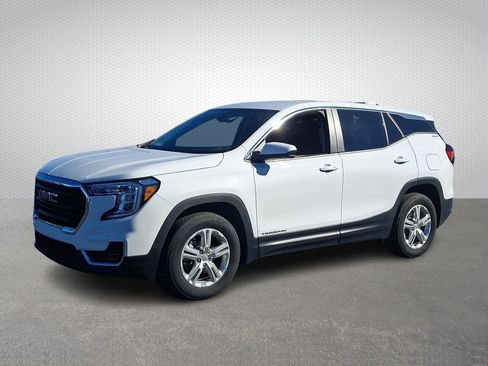 Used 2024 GMC Terrain SLE image 3