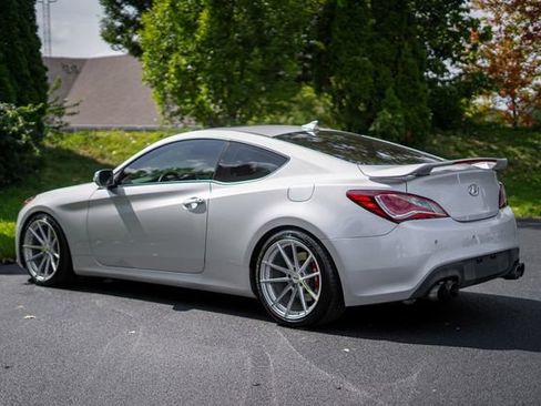 Used 2016 Hyundai Genesis Coupe 3.8 RWD image 7