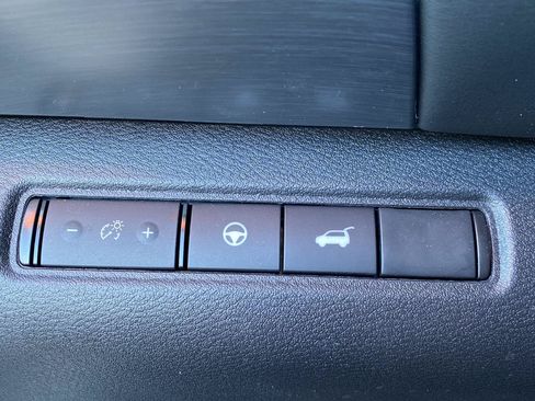 Certified 2025 Nissan Pathfinder SL FWD image 40