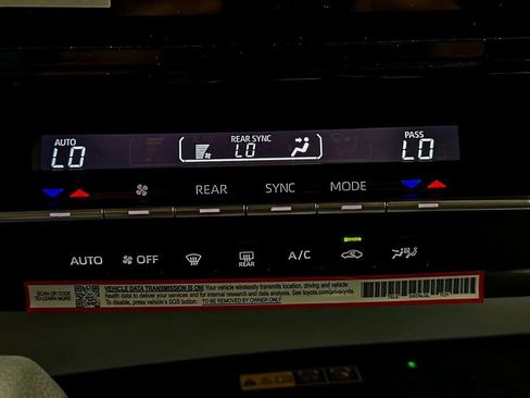 Used 2026 Toyota Sienna LE FWD image 36