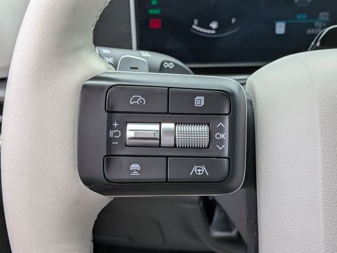 Used 2025 Hyundai Santa Fe SEL FWD image 25