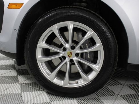Used 2025 Porsche Macan image 30