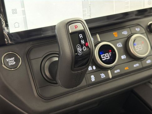 New 2026 Land Rover Defender 110 X-Dynamic SE image 14