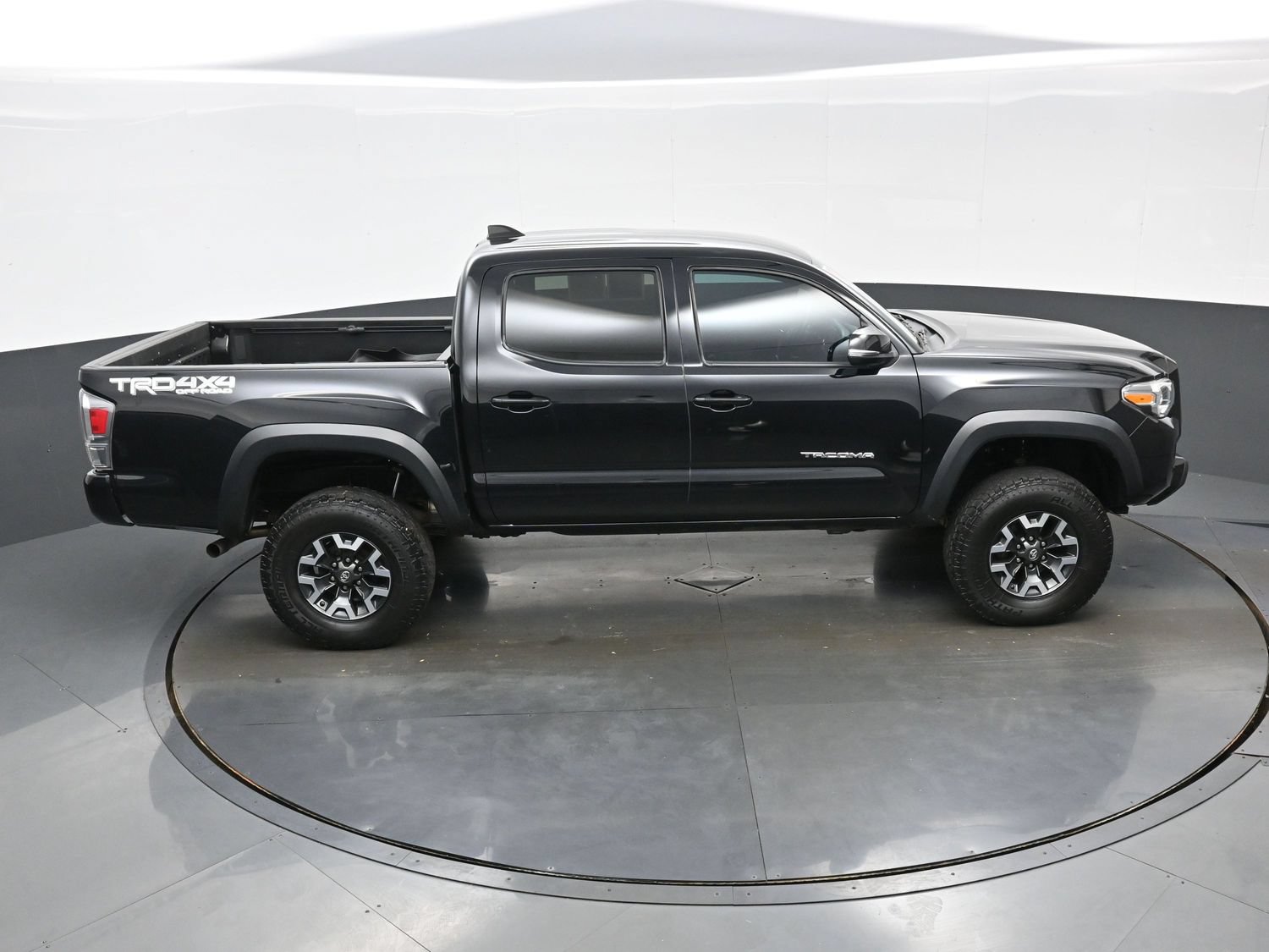 Used 2020 Toyota Tacoma TRD Off-Road w/ Technology Package AWD/4WD image 42