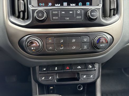 Used 2018 Chevrolet Colorado Z71 AWD/4WD image 26