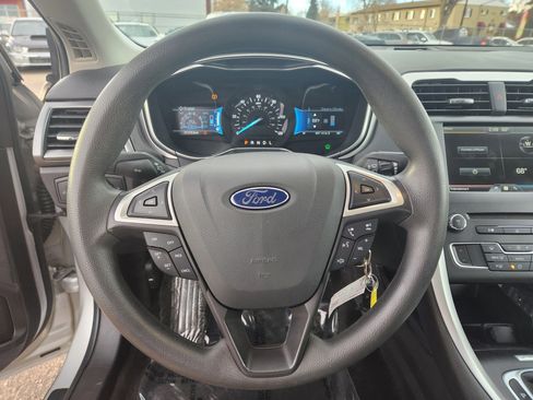 Used 2016 Ford Fusion SE image 7
