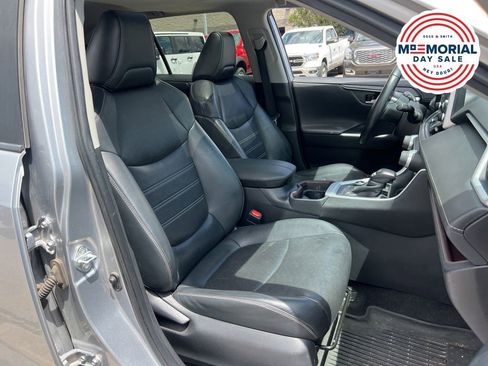 Used 2020 Toyota RAV4 Limited AWD/4WD image 19