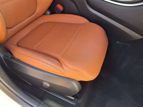 Used 2024 Mercedes-Benz GLC 300 4MATIC image 19