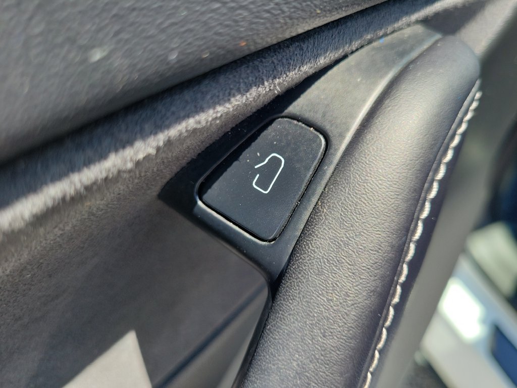 Used 2022 Tesla Model Y Long Range AWD/4WD image 15