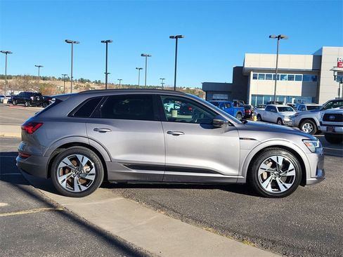 Used 2022 Audi e-tron Premium w/ Convenience Plus Package image 3