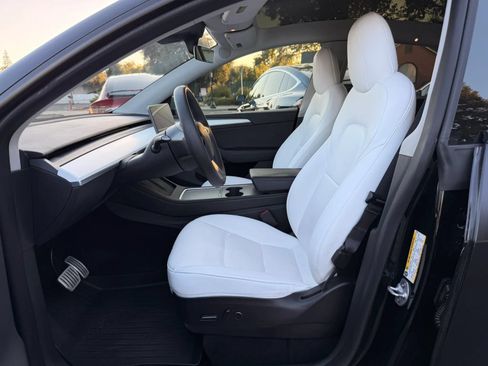 Used 2022 Tesla Model Y Performance AWD/4WD image 9