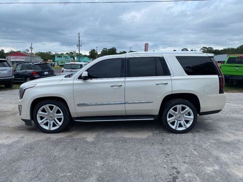 Used 2015 Cadillac Escalade Luxury RWD image 1