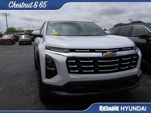 Used 2026 Chevrolet Equinox LT w/ LPO, Floor Liner Package FWD image 2