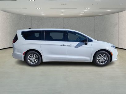 New 2026 Chrysler Pacifica Select