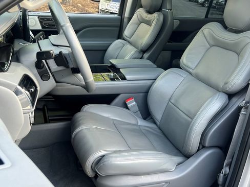 Certified 2021 Lincoln Navigator Reserve w/ Luxury Package AWD/4WD image 27