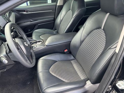 Used 2021 Toyota Camry SE image 9