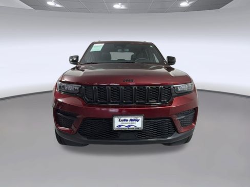 Used 2023 Jeep Grand Cherokee Altitude AWD/4WD image 6