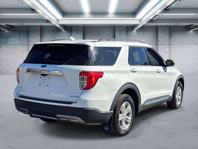 Certified 2023 Ford Explorer XLT w/ Equipment Group 202A AWD/4WD image 4