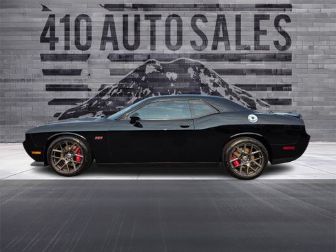 Used 2012 Dodge Challenger SRT8 w/ Premium Sound Group RWD image 7