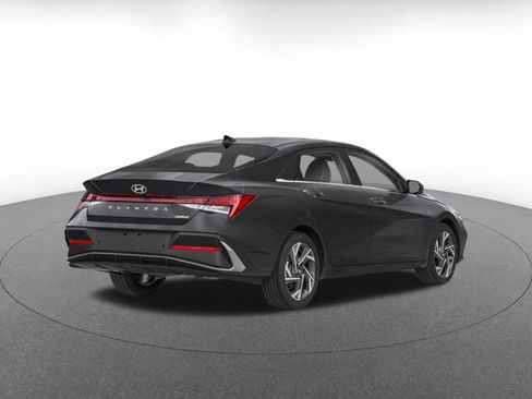 Used 2025 Hyundai Elantra Limited FWD image 2