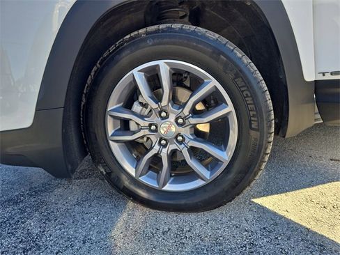 Used 2024 GMC Terrain SLT image 27