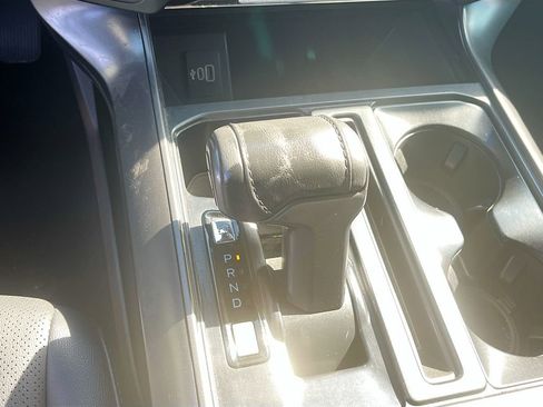 Used 2025 Ford F150 Lariat w/ Equipment Group 501A Mid image 17