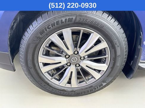 Used 2018 Nissan Pathfinder SV image 39