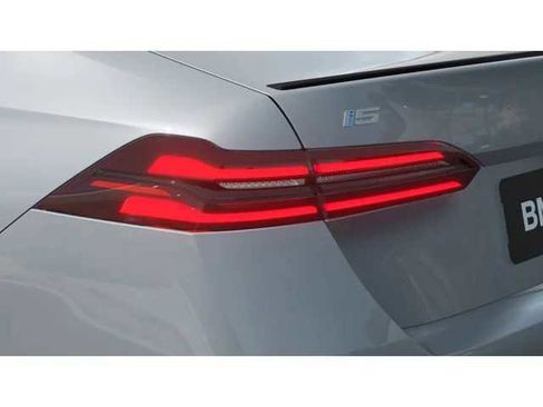 New 2027 BMW i5 eDrive40 AWD/4WD image 8