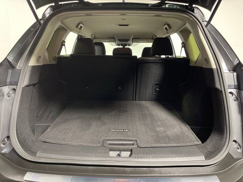 Used 2023 Nissan Rogue SV image 11