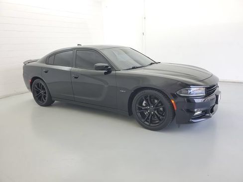 Used 2016 Dodge Charger R/T w/ Navigation & Travel Group RWD image 4