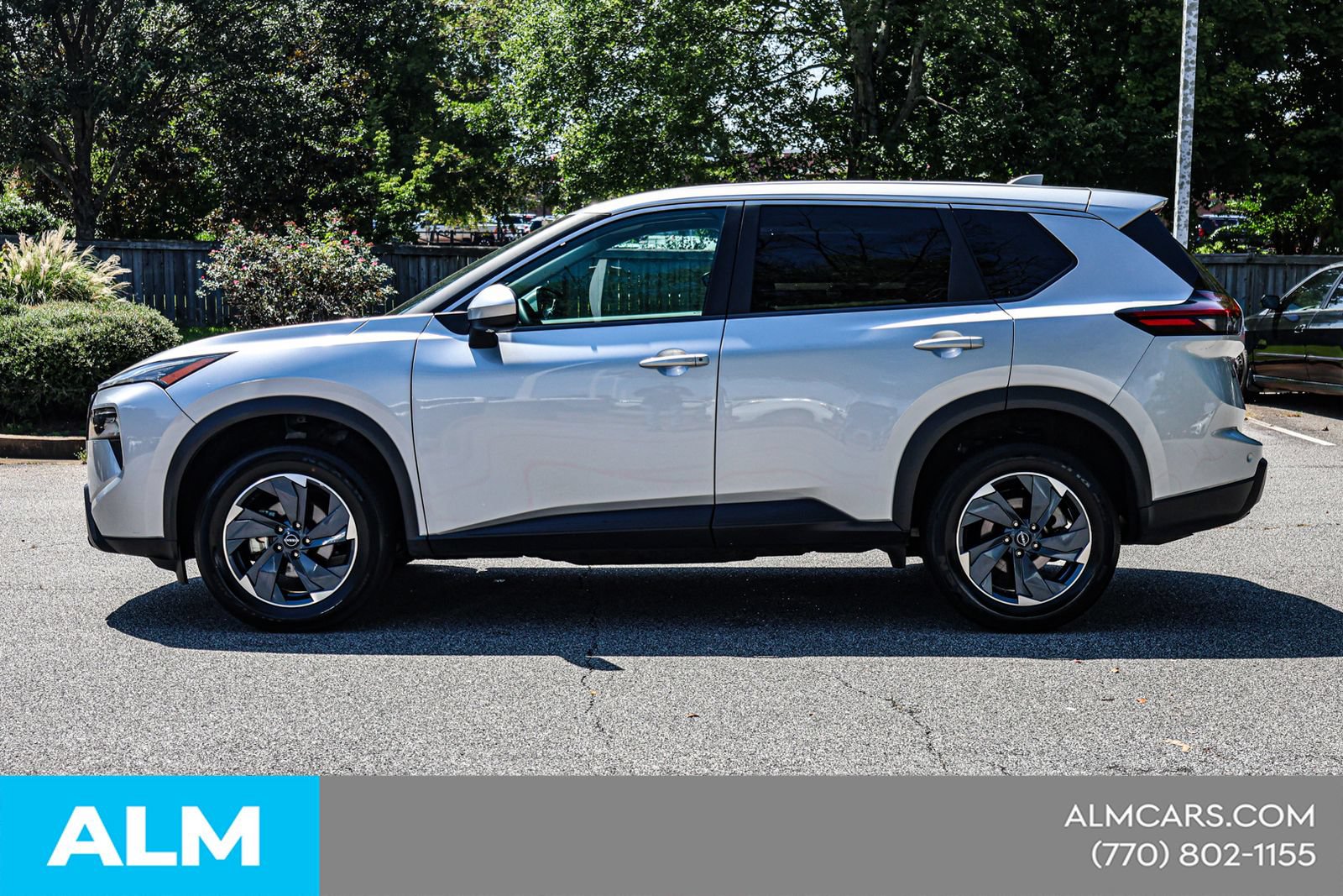 Used 2024 Nissan Rogue SV FWD image 9